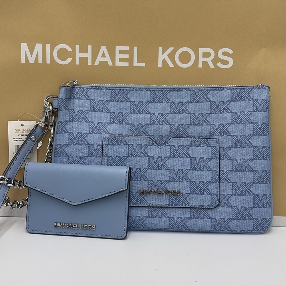Michae Kors Jet Set Item Large Logo 2-in-1 Central Zip Wristlet
Pale Blue 
NWT